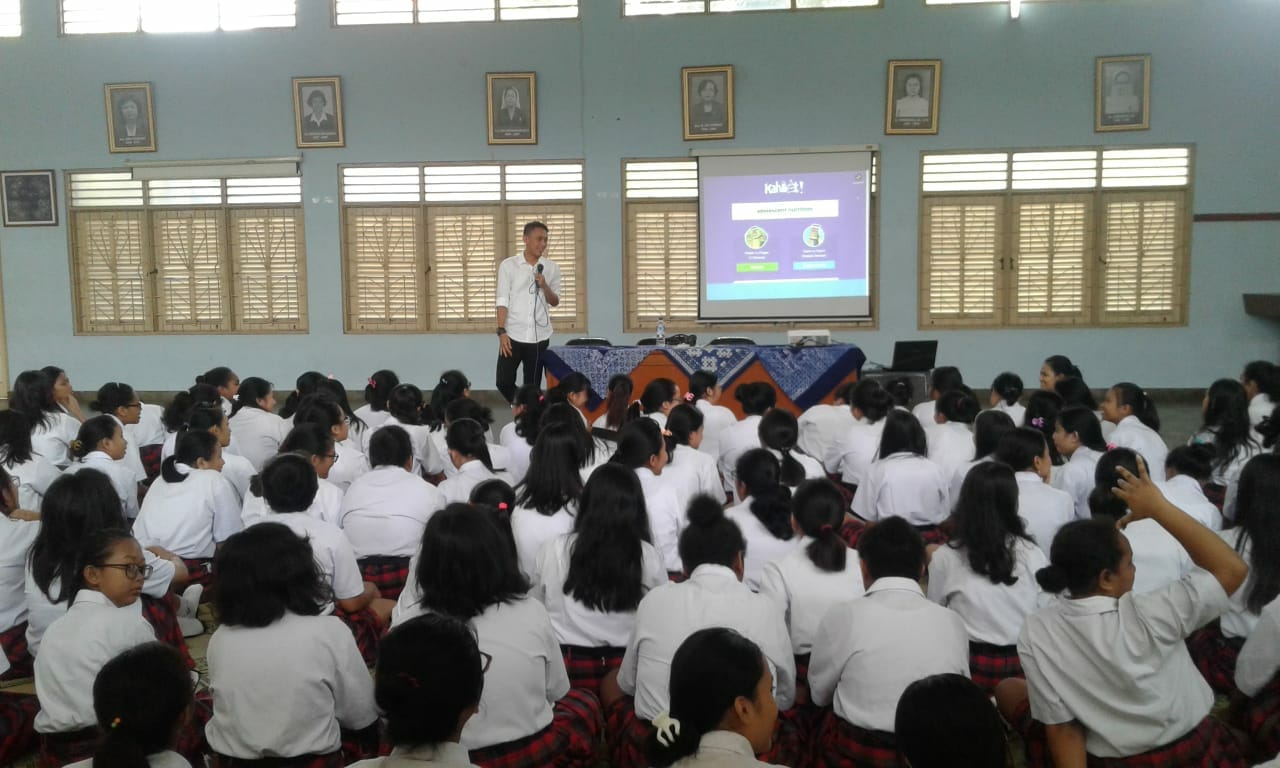 Penyuluhan Gizi Untuk Remaja di SMA Stella Duce 2 Yogyakarta Penyuluhan Gizi Untuk Remaja di SMA Stella Duce 2 Yogyakarta